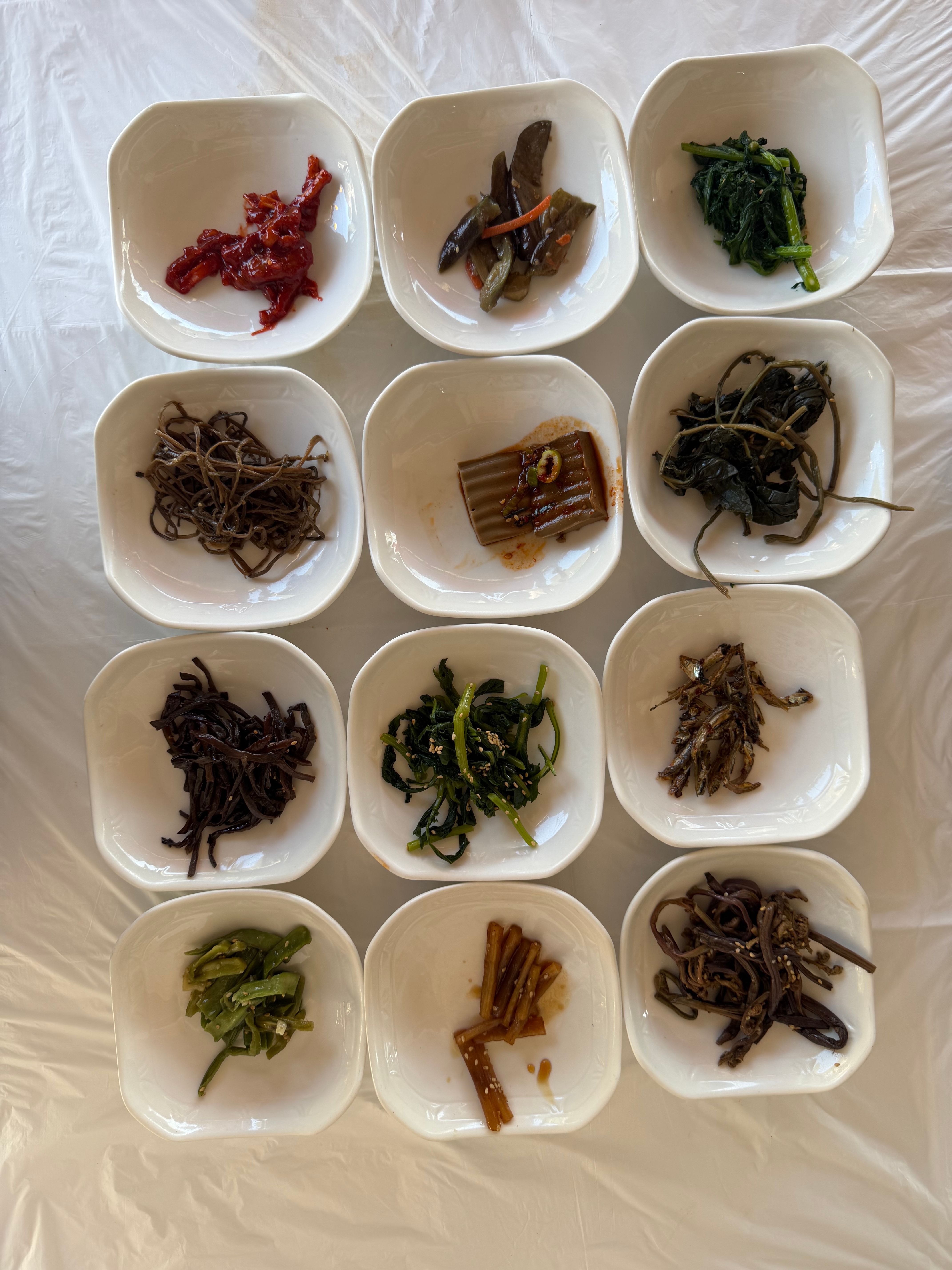 Berbagai banchan Korea